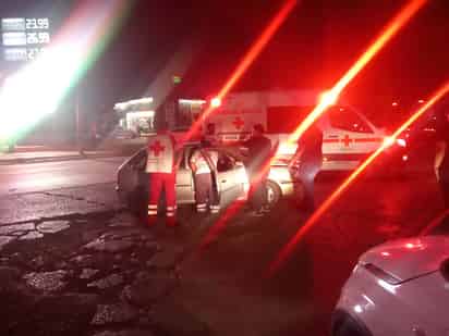 Chocan tractocamión y automóvil en parque industrial Carlos Herrera
