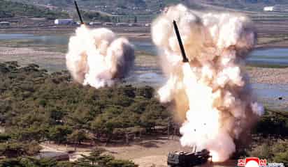Corea del Norte dice que Kim supervisó pruebas de misiles que simularon ataques nucleares a rivales