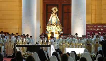 Peruanos celebran emotiva misa masiva en agradecimiento a León XIV por su labor en Chiclayo