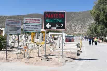 Más de 20 mil personas visitan los panteones de Torreón el Día de la Madre