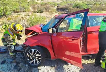 Una mujer sin vida y dos lesionados dejó fuerte impacto de frente en la Saltillo - Matehuala