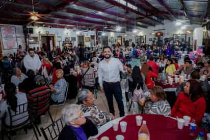 El diputado Alberto Hurtado celebró a las madres.