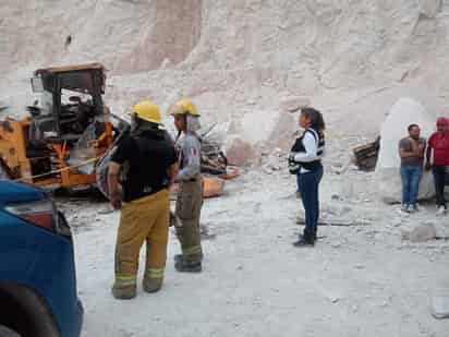 Trabajador de mina en Lerdo pierde la vida al caer al barranco con un trascabo