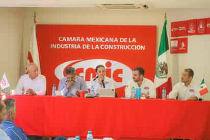 Betzabé Martínez se compromete con arquitectos y constructores a privilegiar la visión metropolitana en su agenda de gobierno