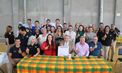 Susy Torrecillas firmó acuerdos con colegios particulares de Lerdo