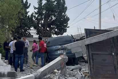 Menor impacta la camioneta que conducía contra una casa de la colonia Lomas del Pedregal