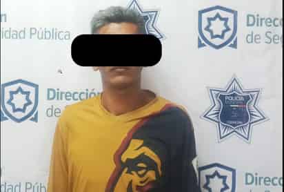 Detienen a hombre en el Centro de Torreón con un cuchillo de 20 centímetros