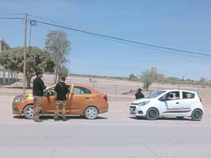 Entregan documentación a taxistas en San Pedro como parte del proceso de regularización