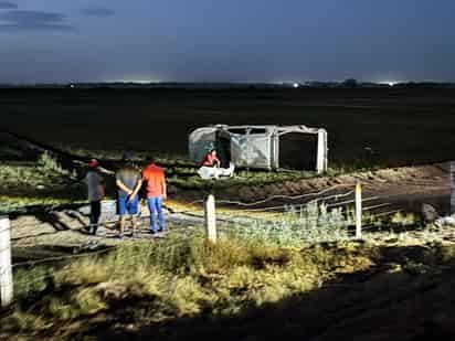 Camioneta termina volcada en Gómez Palacio; tres personas resultan lesionadas