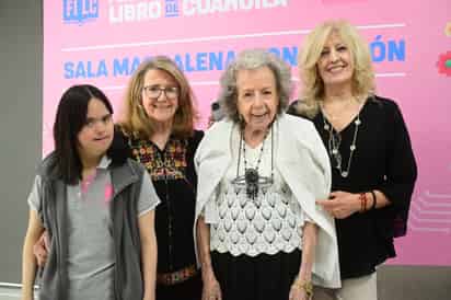 Rosa Gámez Reyes Retana en compañía de Marisol, Magda y Rosa durante el homenaje en la FILC Región Laguna.
