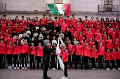 En la Perla del Guadiana, el director del IED Durango, encabezó el acto protocolario para los deportistas. (IED)