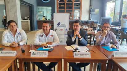Raúl Meraz firma compromiso con CCE; candidata de Lerdo desaíra a empresarios