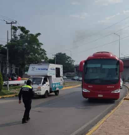 Grave mujer tras ser arrollada por camión de pasajeros