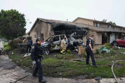 Mueren varias personas al estrellarse avioneta en San Diego; destruye viviendas y vehículos