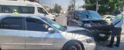 Choque en la colonia Brittingham de Gómez Palacio deja solo daños