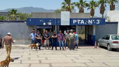 Obreros bloquean Puerta 3 de AHMSA por falta de transparencia del síndico