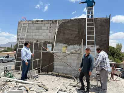 Supervisan construcción de nuevas oficinas del Sapal en Villa León Guzmán