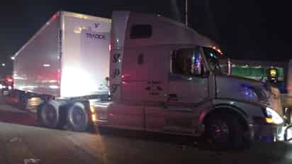 Detienen a traileros en Saltillo por conducir intoxicados y evadir a la policía