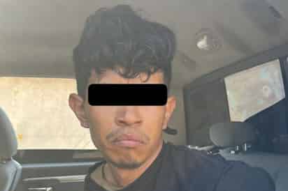 Detienen a hombre por robo al interior de vehículo; vecinos lo identifican