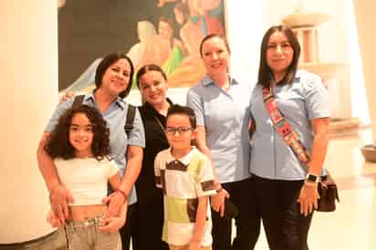 Marífer, Alejandra, Ana Rosa, Sofía, Silvia y Víctor.