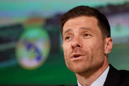 Xabi Alonso, durante su presentación oficial como nuevo entrenador del Real Madrid, en la sala de prensa de Valdebebas. (FOTOS: EFE)