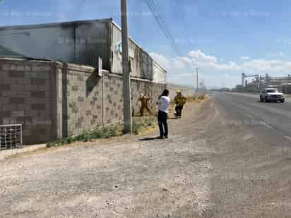 Se registra fuerte incendio en empresa de transportes de Gómez Palacio