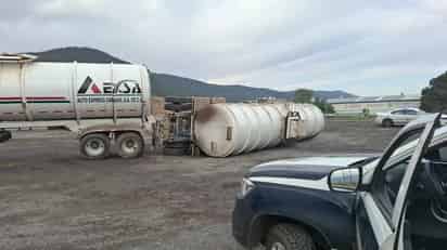 Vuelca pipa en la Carretera Federal 57
