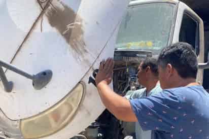 Se da mantenimiento a camiones recolectores de basura en San Pedro para evitar futuras fallas
