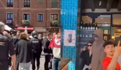 Gerard Piqué y Clara Chía son escoltados por la policía tras escándalo
