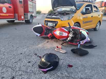 Motociclista resulta lesionado tras ser embestido por taxi en la colonia Ex Hacienda La Perla