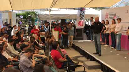 El alcalde Román Cepeda dio el banderazo a las obras del parque durante la brigada. (EL SIGLO DE TORREÓN)