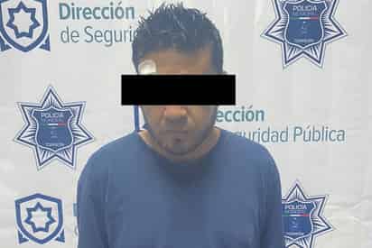 Ciudadanos aseguran a hombre que intentó robar un auto en la Zona Centro de Torreón