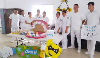Ofrecen plática de salud bucal a adultos mayores de San Pedro