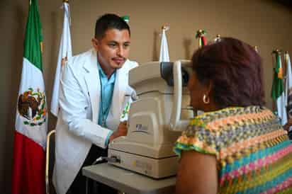 Alrededor de 500 personas se practicaron el estudio de la vista. (EL SIGLO DE TORREÓN)