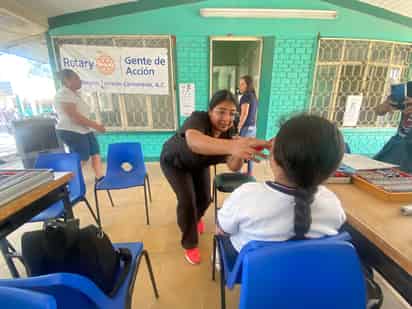 Club Rotario Torreón Centenario lleva revisiones visuales y dentales a niños de Primaria Héroe de Nacozari