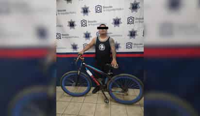 Detienen a hombre señalado por robo de bicicleta y amenazas en Torreón