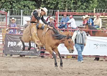 Luego de varios días de intensa actividad, el representativo de Durango
en rodeo, obtuvo subcampeonato en el jineteo de caballo con pretal. (IED)