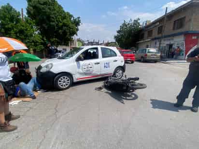 Motociclista resulta lesionado tras choque en la colonia El Refugio de Gómez Palacio