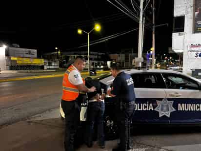 Agentes de Tránsito frustran asalto a farmacia y capturan al ladrón