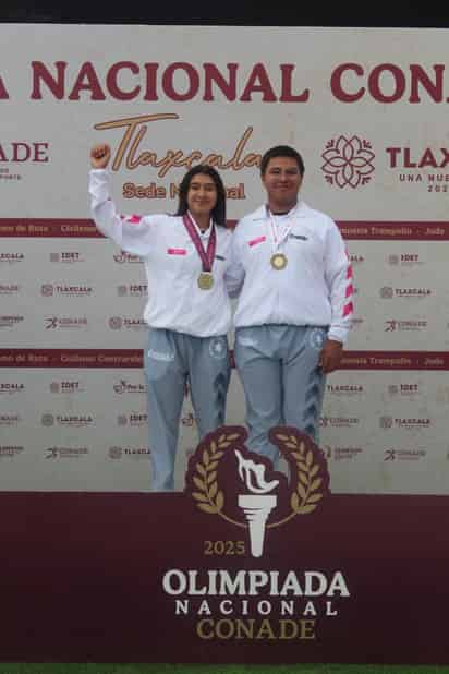 La tiradora Olímpica, Ángela Ruiz, junto a Raúl Tadeo González, ganaron la
medalla de oro en Sub 21 Equipos Mixtos, arco recurvo. (Especial)