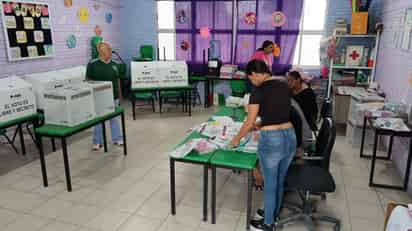 Ausencia de presidentes de casilla retrasa el inicio de la jornada electoral en Distrito 02 del INE