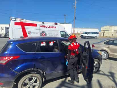 Pipa se queda sin frenos e impacta a dos vehículos; reportan una lesionada
