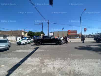 Camioneta arrolla a adulto mayor en Gómez Palacio, resultó con una fractura y múltiples golpes