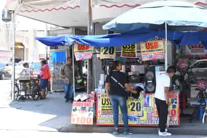 El director de Plazas y Mercados señaló que requiere de mayor orden en el ambulantaje para mejorar la imagen urbana. (EL SIGLO DE TORREÓN)