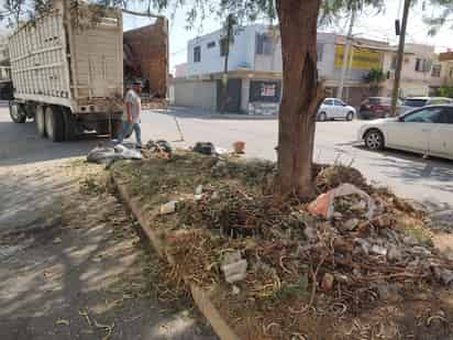 Realiza Ayuntamiento labores de limpieza en el bulevar Arquitectos