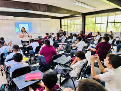 Llevan pláticas a planteles educativos para promover las relaciones sanas y libres de violencia