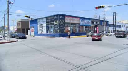 Apagón afecta a comerciantes del primer cuadro de Monclova