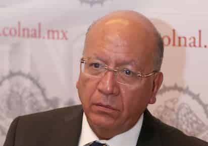 Orgullo. El poeta Vicente Quirarte fue uno de los galardonados
en el rubro de Lingüística y Literatura.