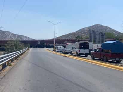 Piden solución en el cruce de ferrocarril y calle Sacramento de Gómez Palacio