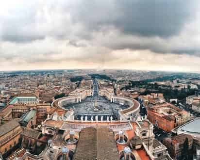 Vista de la plaza de San Pedro en el Vaticano. Foto: Unsplash/ Dan V